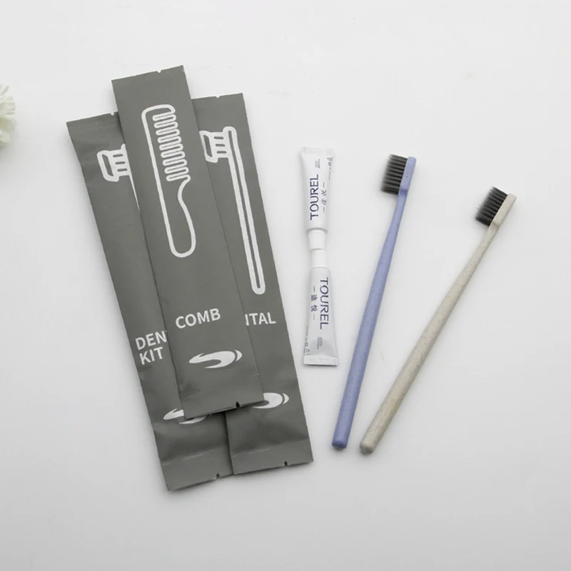 Ensemble d'articles de toilette miniatures personnalisables pour chambre d'hôtel de la marque de luxe Tourel : shampoing et gel douche, écologique, certifié ISO, jetable