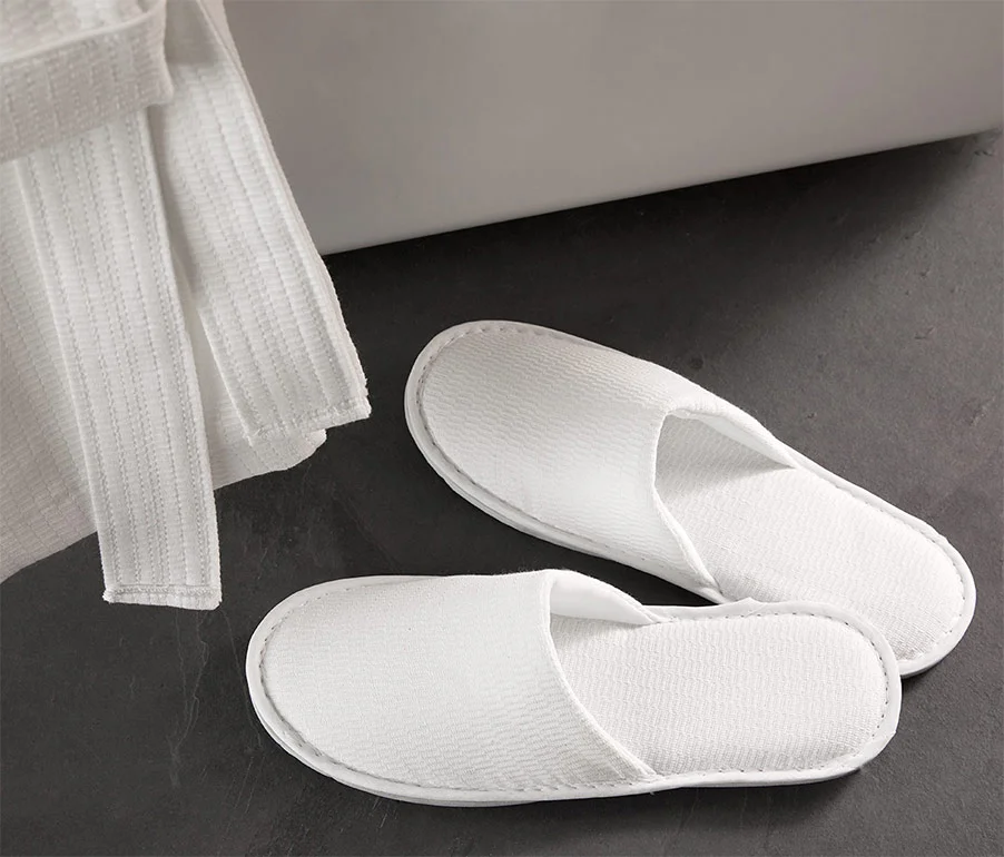 Chaussons jetables personnalisés de haute qualité pour spa en molleton corail blanc avec semelle EVA pour hommes et femmes
