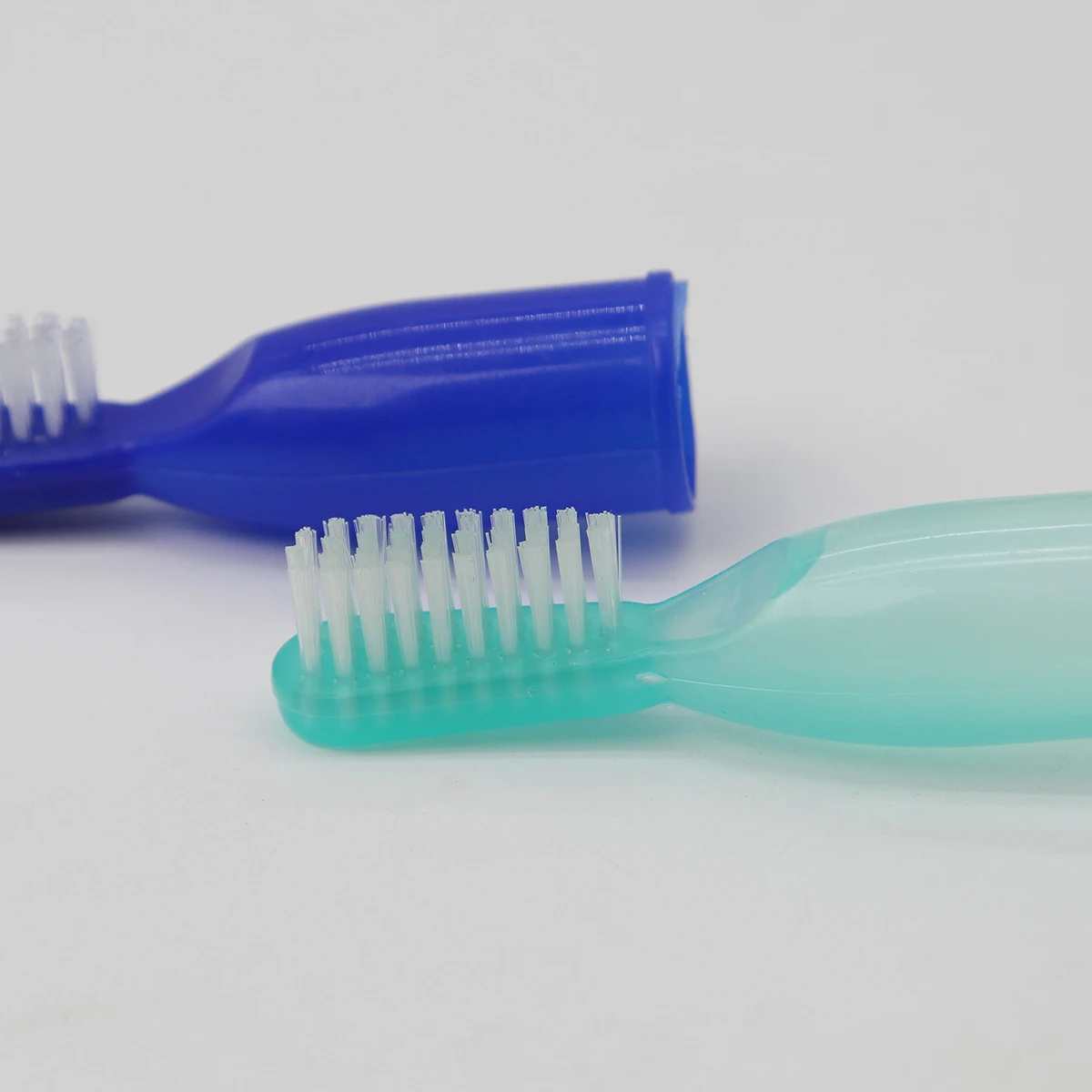 Brosse à dents de prisonnier exclusive, mini et courte, brosse à dents à doigt avec étui au prix d'usine