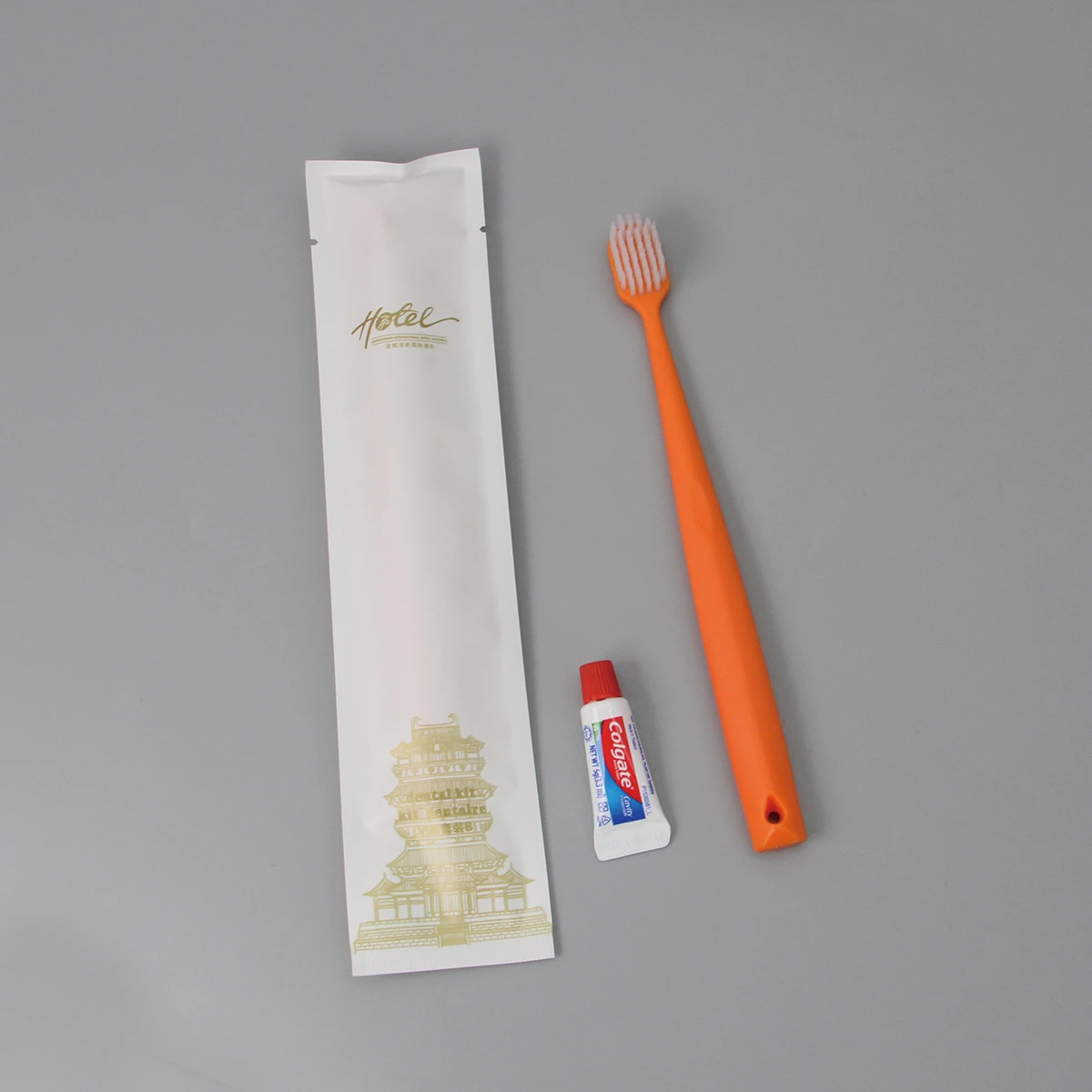 Kit d'accessoires de toilette jetables personnalisés pour clients d'hôtel, emballage écologique en papier de pierre, trousse d'agréments pour hôtel