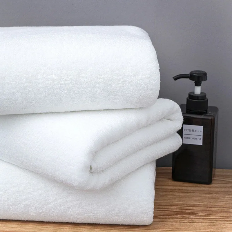 Serviette de bain d'hôtel blanche 5 étoiles en gros de Chine, très absorbante et épaisse, 100 % coton, 90*180 cm