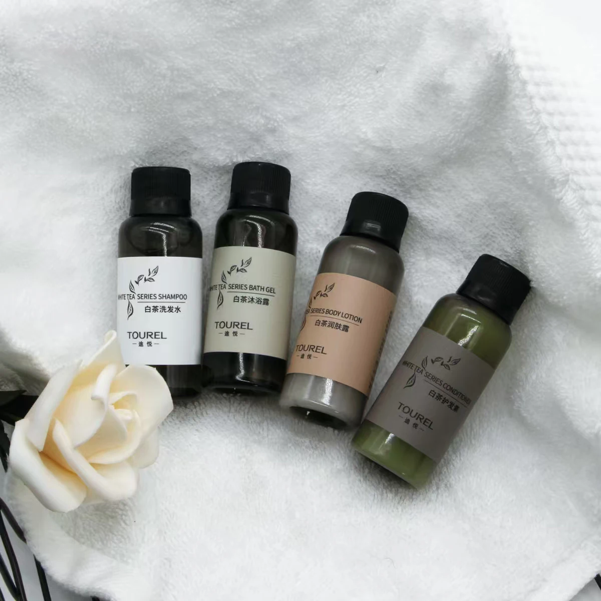 Équipements d'accueil personnalisés pour hôtel 5 étoiles Fournisseur Shampooing Gel Douche Lait Corporel Après-Shampooing