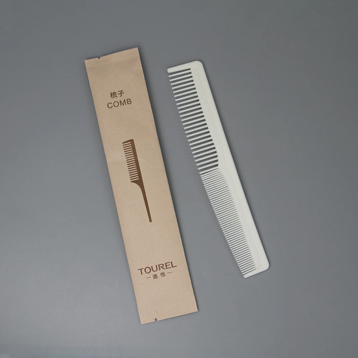 Articles d'accueil personnalisés pour hôtel, bonnet de douche recyclable et autres essentiels en petites quantités