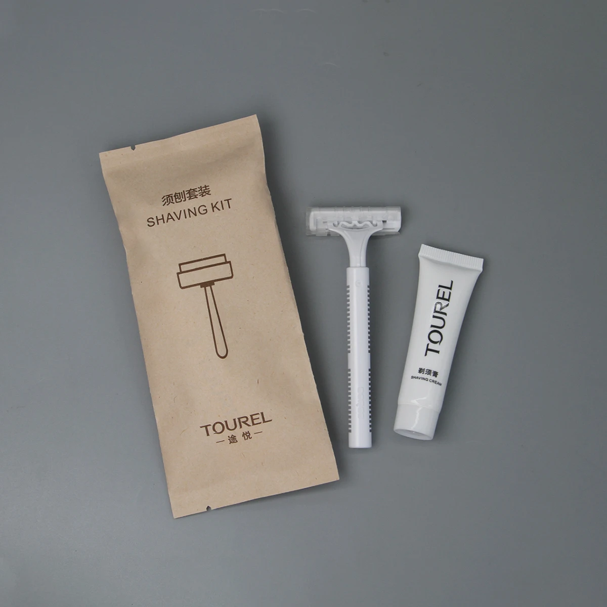 Articles d'accueil personnalisés pour hôtel, bonnet de douche recyclable et autres essentiels en petites quantités