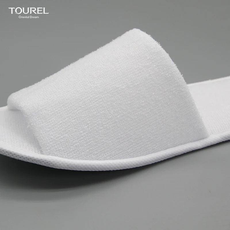 Serviette éponge en molleton corail exclusive, chausson d'hôtel portable biodégradable doux recyclable brodé à bout ouvert unisexe spa OEM