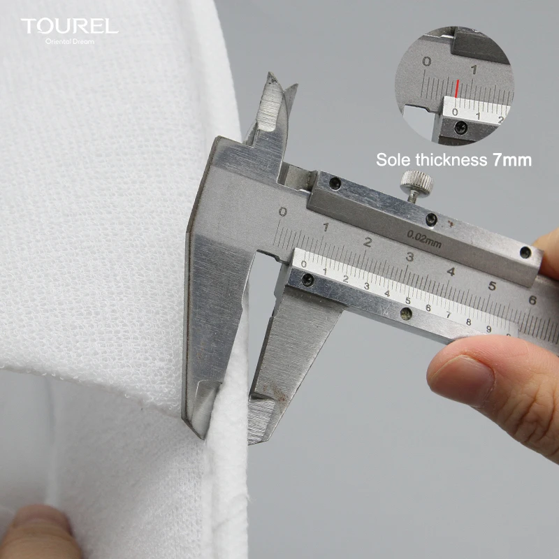 Serviette éponge en molleton corail exclusive, chausson d'hôtel portable biodégradable doux recyclable brodé à bout ouvert unisexe spa OEM