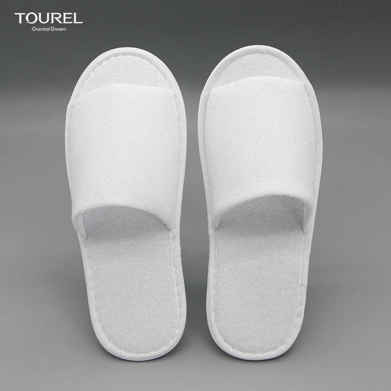 Serviette éponge en molleton corail exclusive, chausson d'hôtel portable biodégradable doux recyclable brodé à bout ouvert unisexe spa OEM