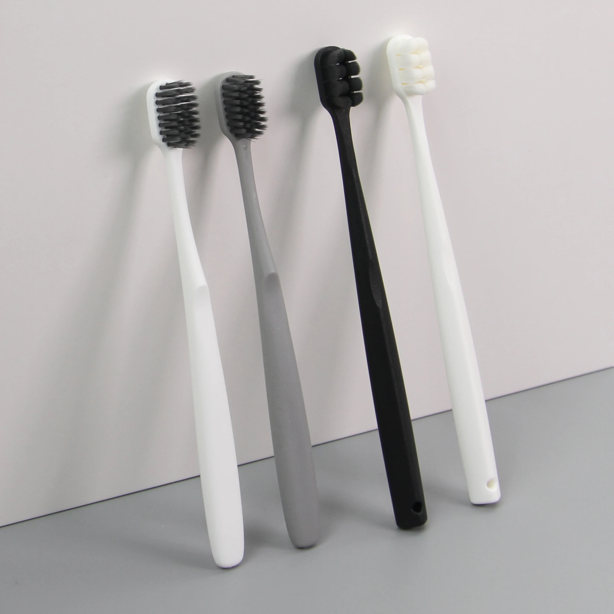 Nouveau design pratique brosse à dents jetable pour les clients d'hôtel, hygiène douce portable, soins de nettoyage, brosse à dents à perles éclatantes