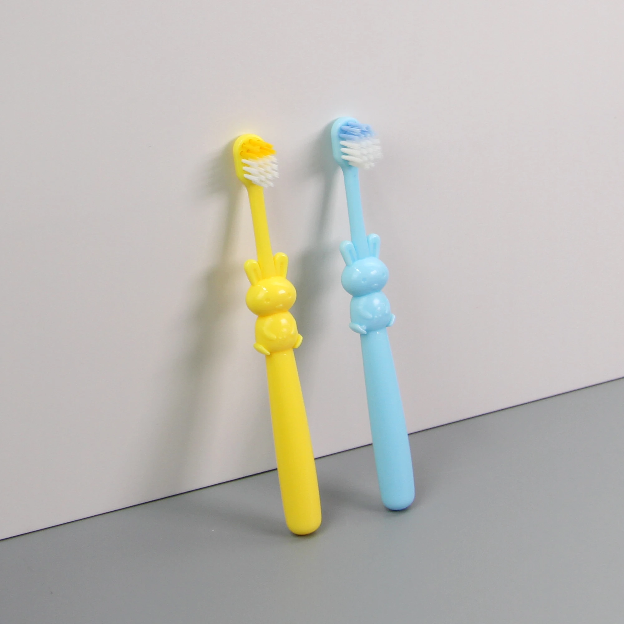 Nouveau design pratique brosse à dents jetable pour les clients d'hôtel, hygiène douce portable, soins de nettoyage, brosse à dents à perles éclatantes