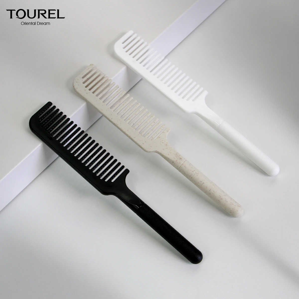 Luxury 5 Star Hotel Amenity Plastic Disposable Hair Comb Custom Logo Personal Hygiene Supply For Travel Home Salon