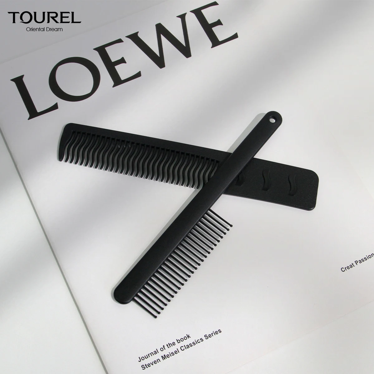 Luxury 5 Star Hotel Amenity Plastic Disposable Hair Comb Custom Logo Personal Hygiene Supply For Travel Home Salon
