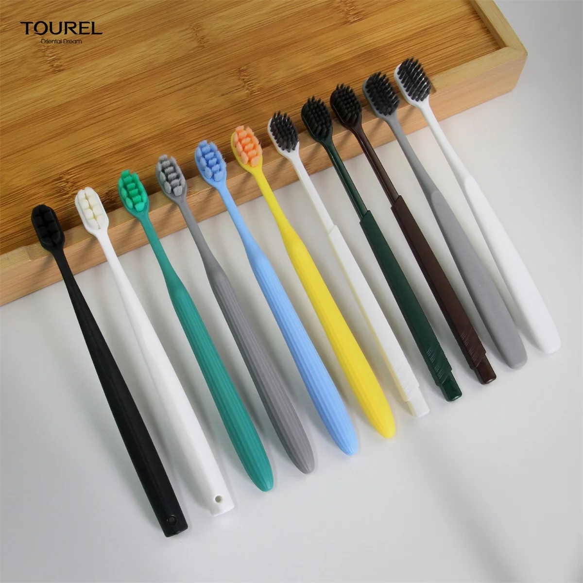 Luxury Star Hotel Amenities Bathroom Kit Customized Eco-friendly Hotel Bathroom Amenities Kit Disposable Toothbrush For Hotels