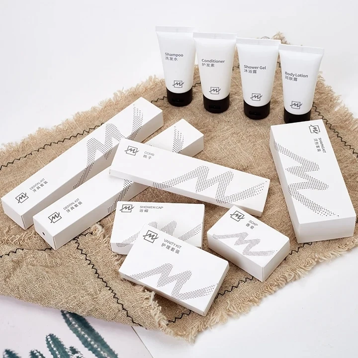 Luxury Custom Star Hotel Room Amenities Set Disposable Toiletries Amenity Kit With Toothbrush Comb Hotel Slippers