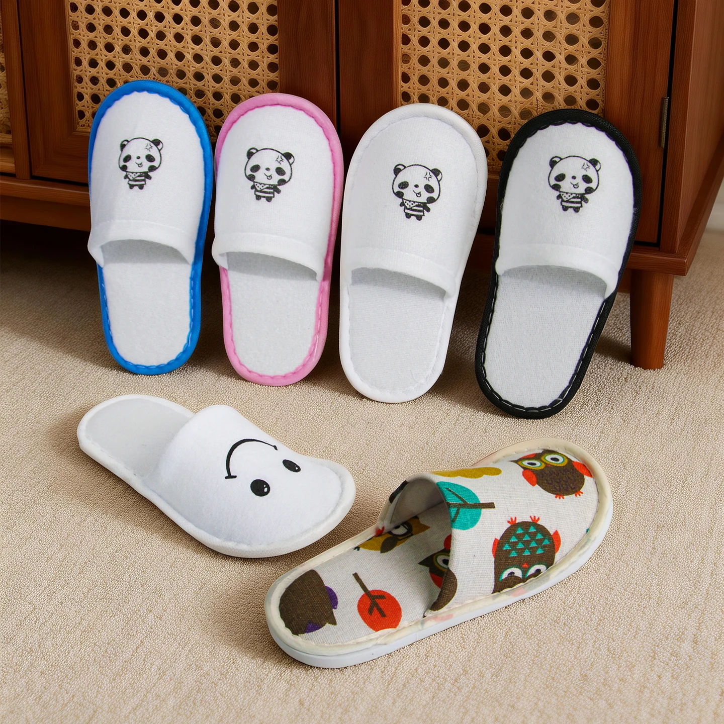 Chaussons jetables pour enfants pour hôtels 3-5 étoiles, semelle épaissie écologique antidérapante, design cartoon, polaire corail, confort voyage
