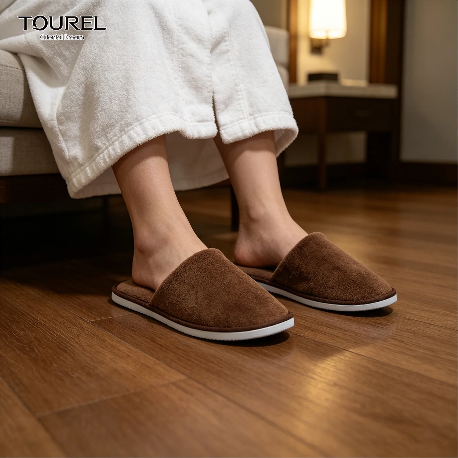 Chaussons de luxe pour invités, souples et confortables, à bout fermé, avec logo personnalisé, articles d'hôtel jetables en molleton corail pour hôtel 5 étoiles