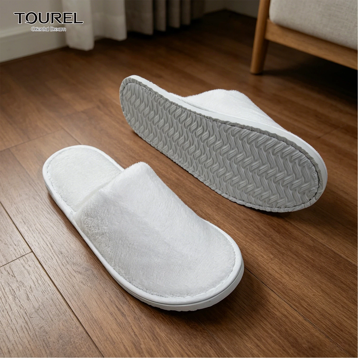 Chaussons de luxe pour invités, souples et confortables, à bout fermé, avec logo personnalisé, articles d'hôtel jetables en molleton corail pour hôtel 5 étoiles