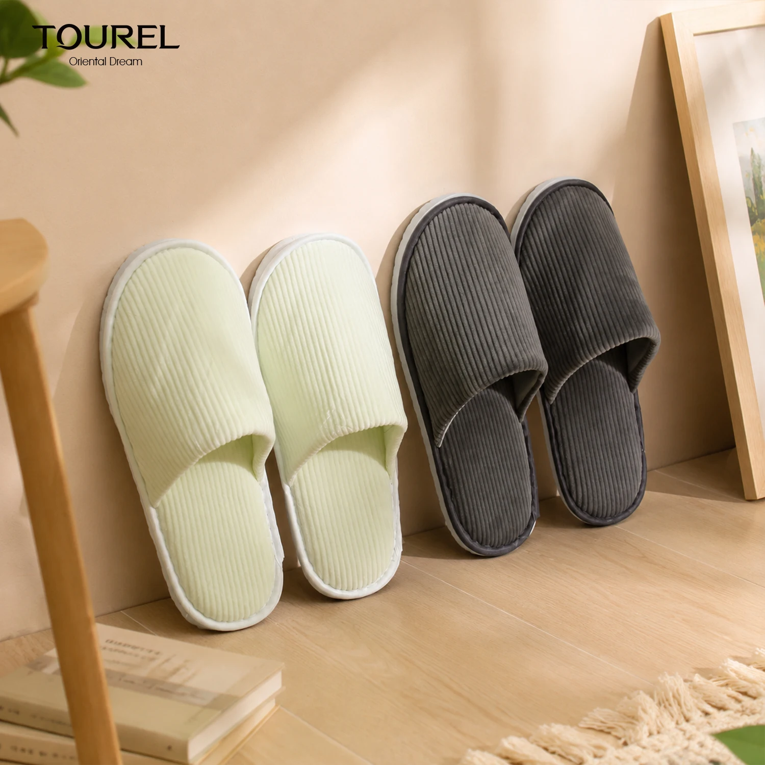 Chaussons jetables en flanelle rayée personnalisés pour hôtel et centre de villégiature, semelle Eva os couleur os de 7,5 mm, chaussons invités jetables à bout fermé