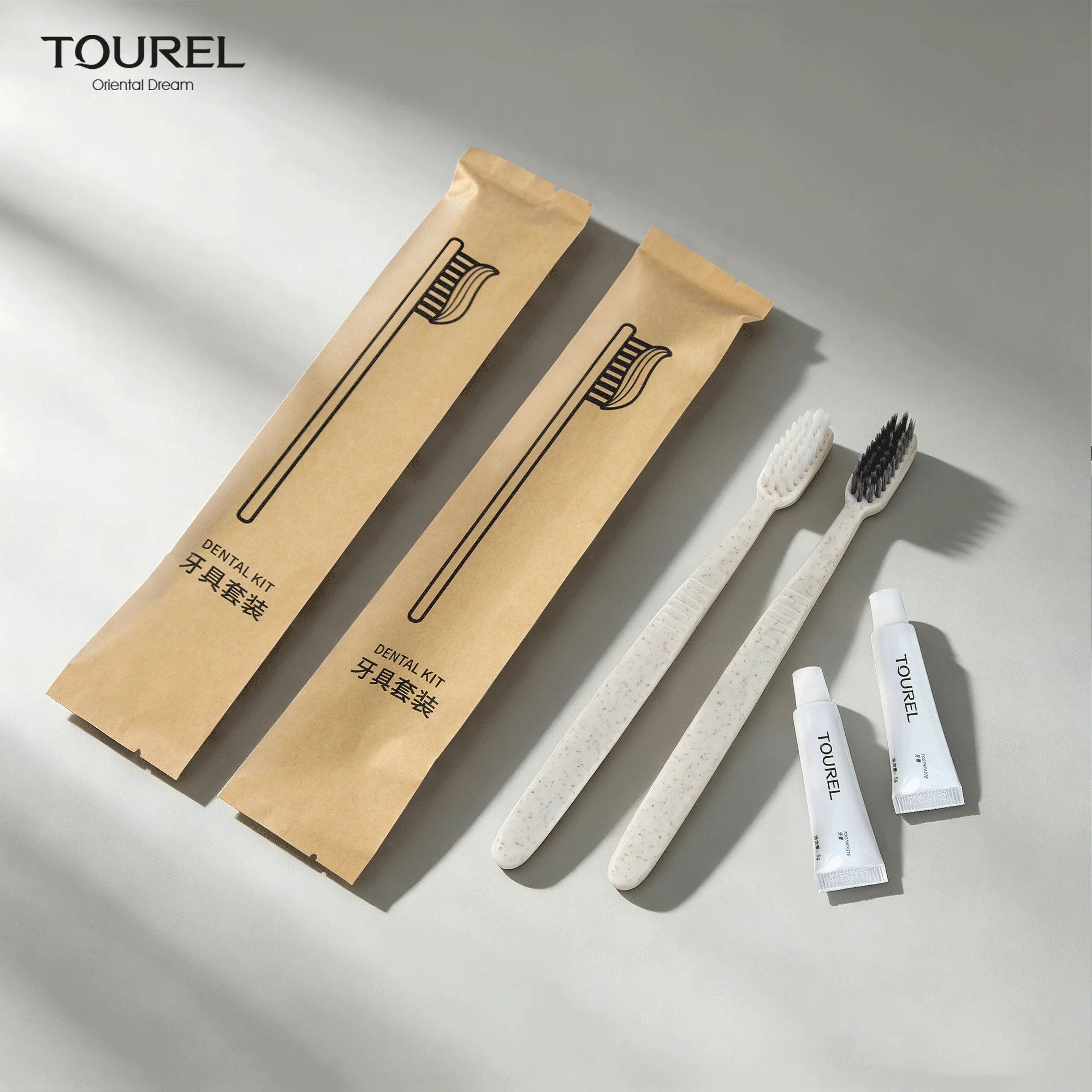 Ensemble d'articles de toilette jetables biodégradables pour hôtel en gros, sac en papier kraft, brosse à dents en paille, peigne, logo personnalisé pour hôtel