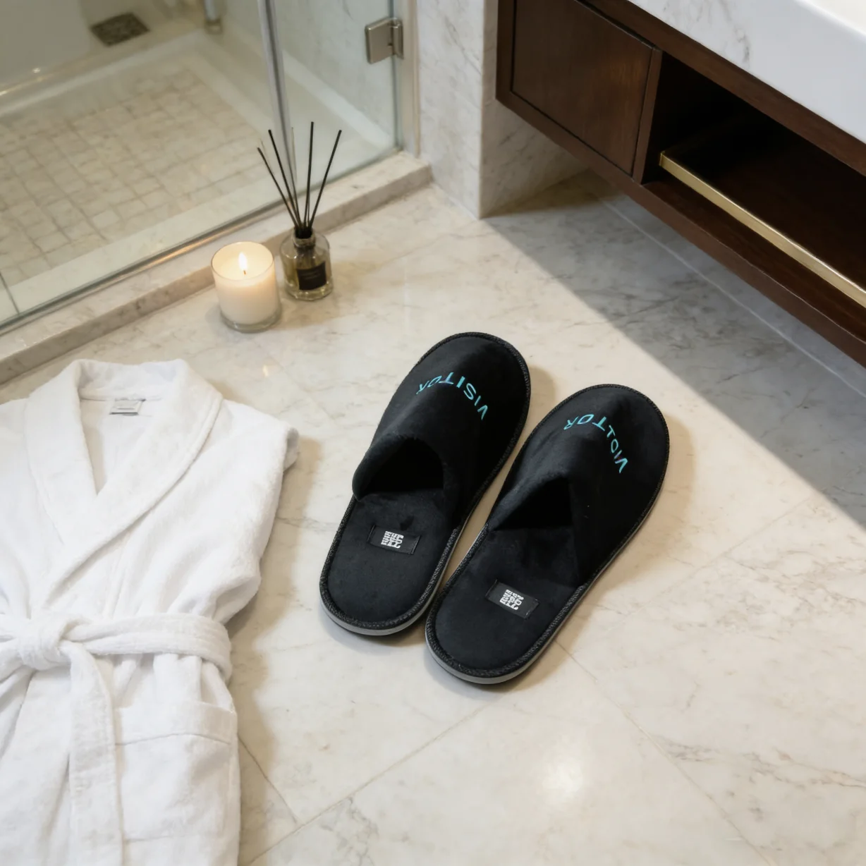 Chaussons d'hôtel en velours de coton de gros avec logo personnalisé pour hôtel boutique et client B&b