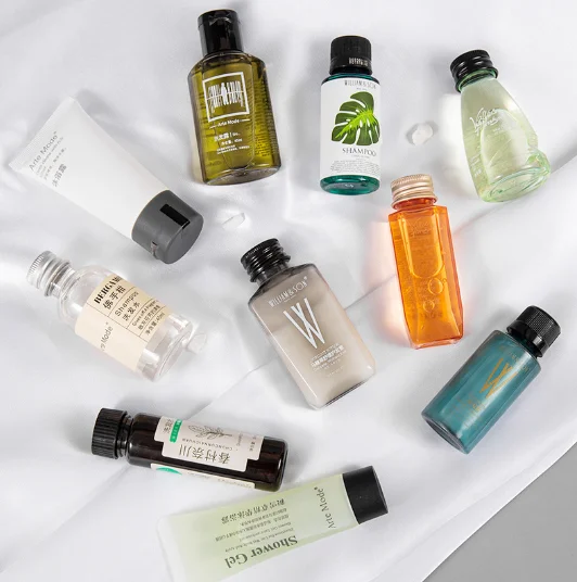 4 pièces Mini Flacons de Shampoing, Après-shampoing, Lotion pour le Corps et Gel Douche pour Hôtel, pour Maison d'hôtes, Station Balnéaire, Location de Vacances, Produits de Toilette pour Hôtel Format Voyage