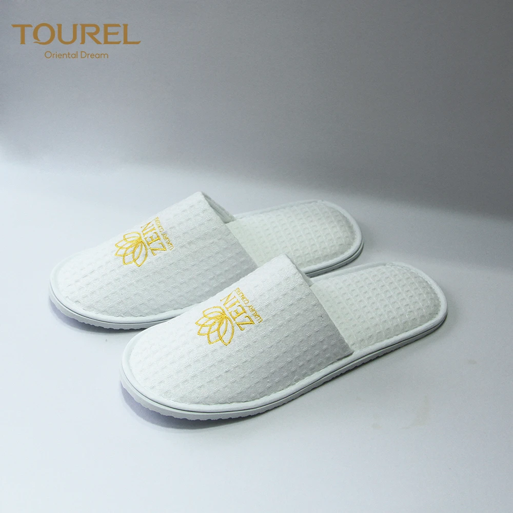 Pantoufles gaufrées en molleton corail velours pour femmes - Fournitures d'hôtel écologiques, recyclables et portables - Fournisseur chinois