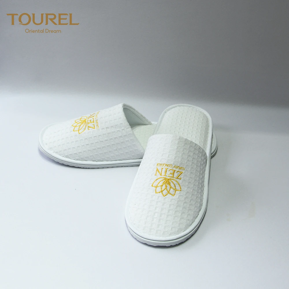 Pantoufles gaufrées en molleton corail velours pour femmes - Fournitures d'hôtel écologiques, recyclables et portables - Fournisseur chinois