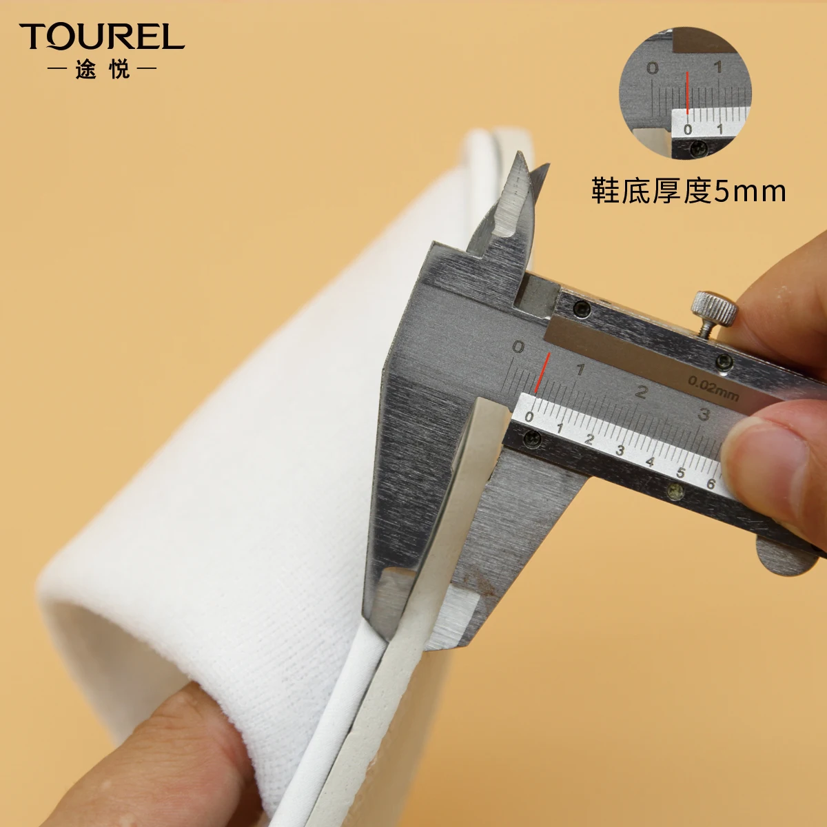 Luxury Wholesale Velvet Soft Premium Hotel Slippers Custom Logo Women Unisex Coral Fleece Disposable Hotel Spa Slippers